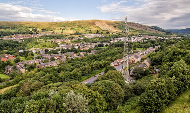 5g mast in the countryside